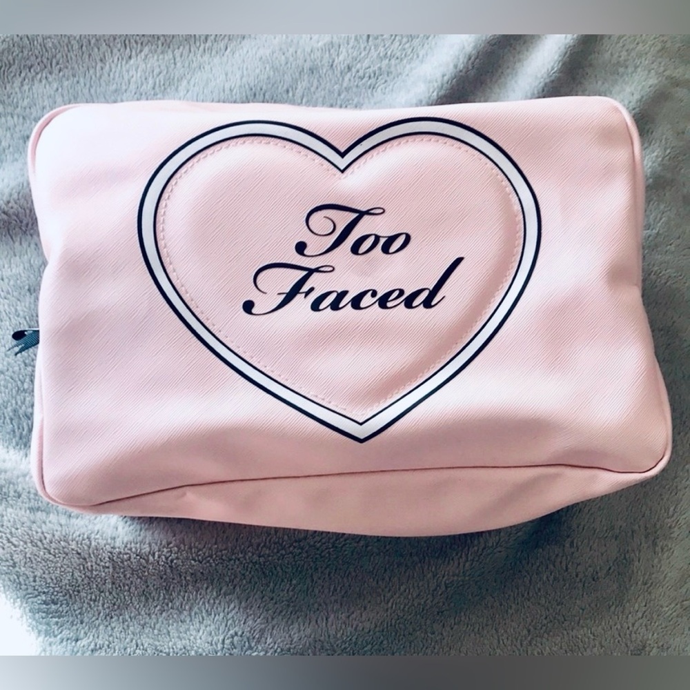Too Faced Heart Design Pink Cosmetic Case Extra Large! Roomy!! EUC (PM-5)